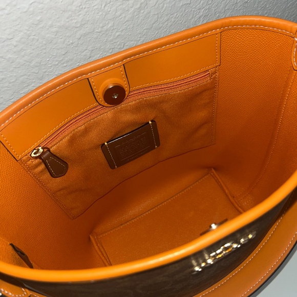 Coach City Bucket Bag (Tan Signature Canvas/Mandarin) - Picture 2 of 4